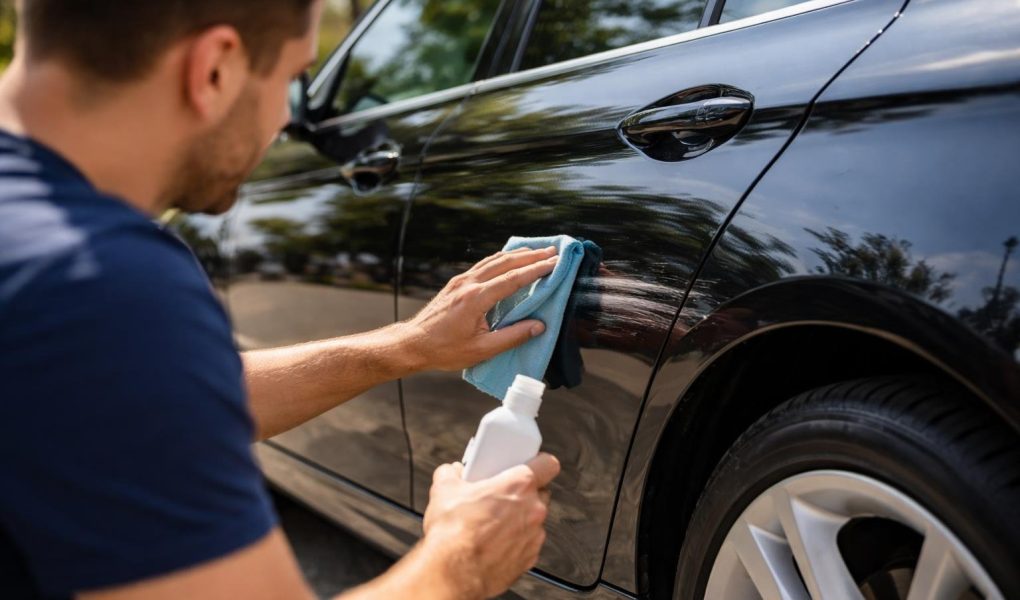voiture-brillante-reparation-ciel-ensoleille