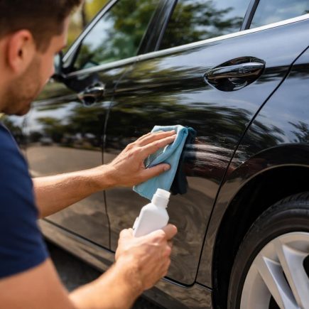 voiture-brillante-reparation-ciel-ensoleille