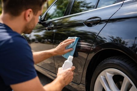 voiture-brillante-reparation-ciel-ensoleille